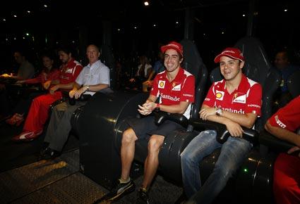 هتافات التشجيع لألونسو وماسا تضجّ في عالم فيراري أبوظبي قبل السباق